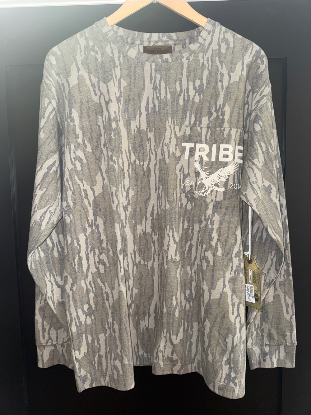 NWT TRIBE KELLEY x Mossy Oak Long Sleeve Crewneck Tee in Bottomland Camo